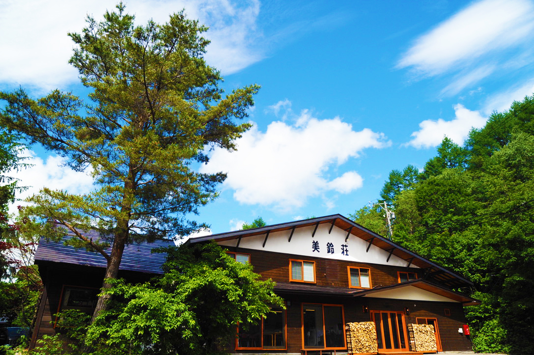 外観・山小屋風の佇まい