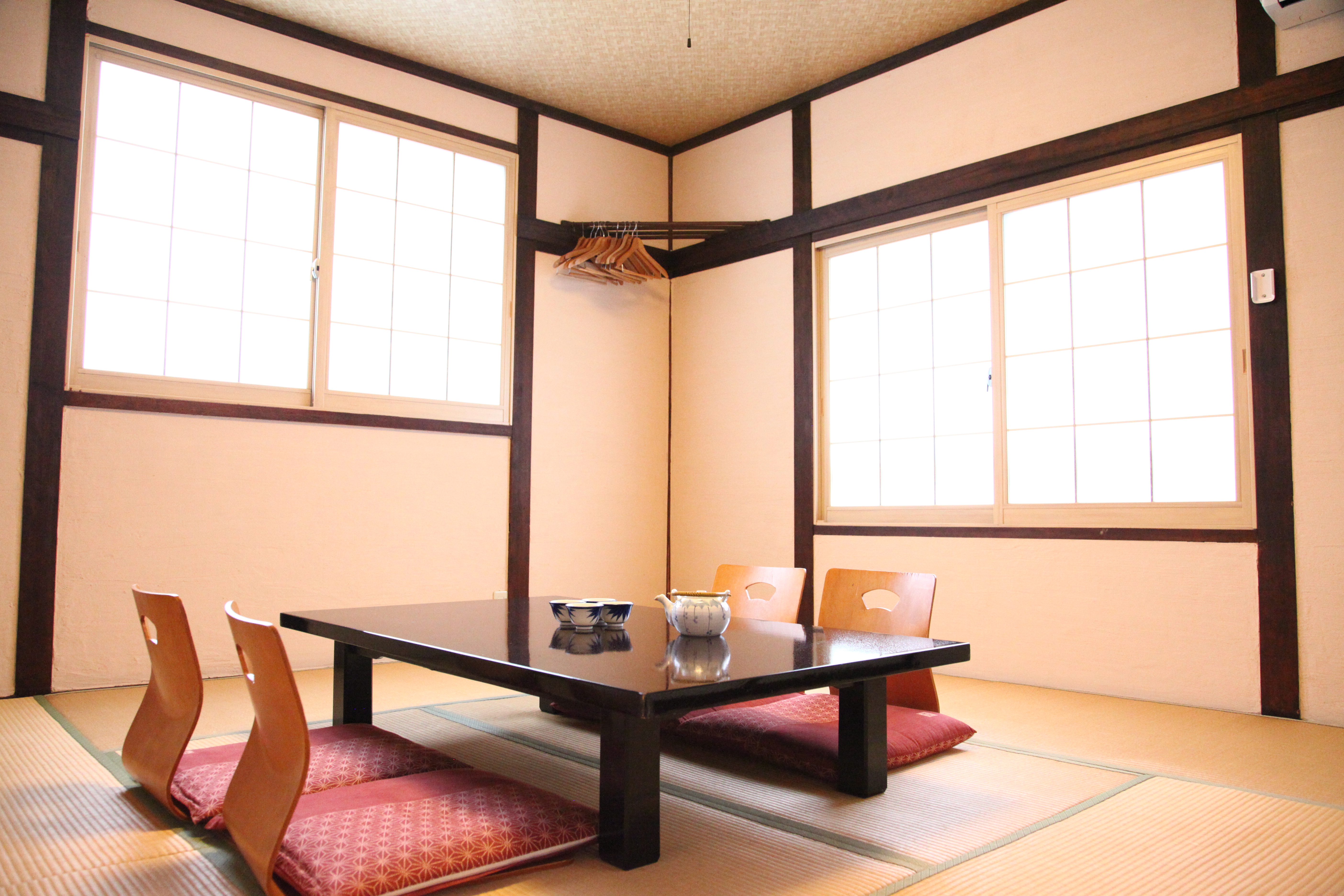 畳の部屋（窓辺の光）